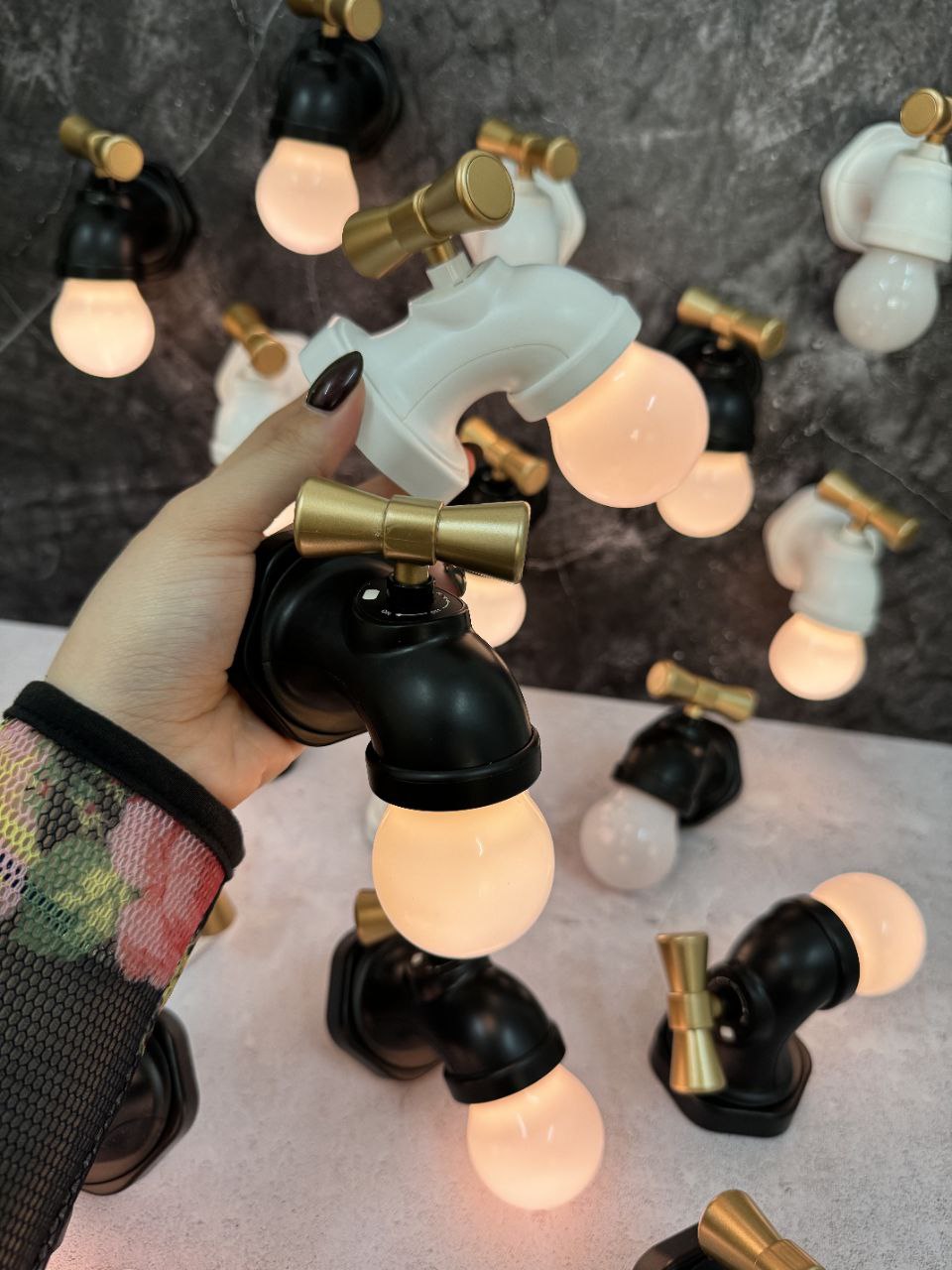 چراغ خواب دیواری هوشمند طرح شیر آب