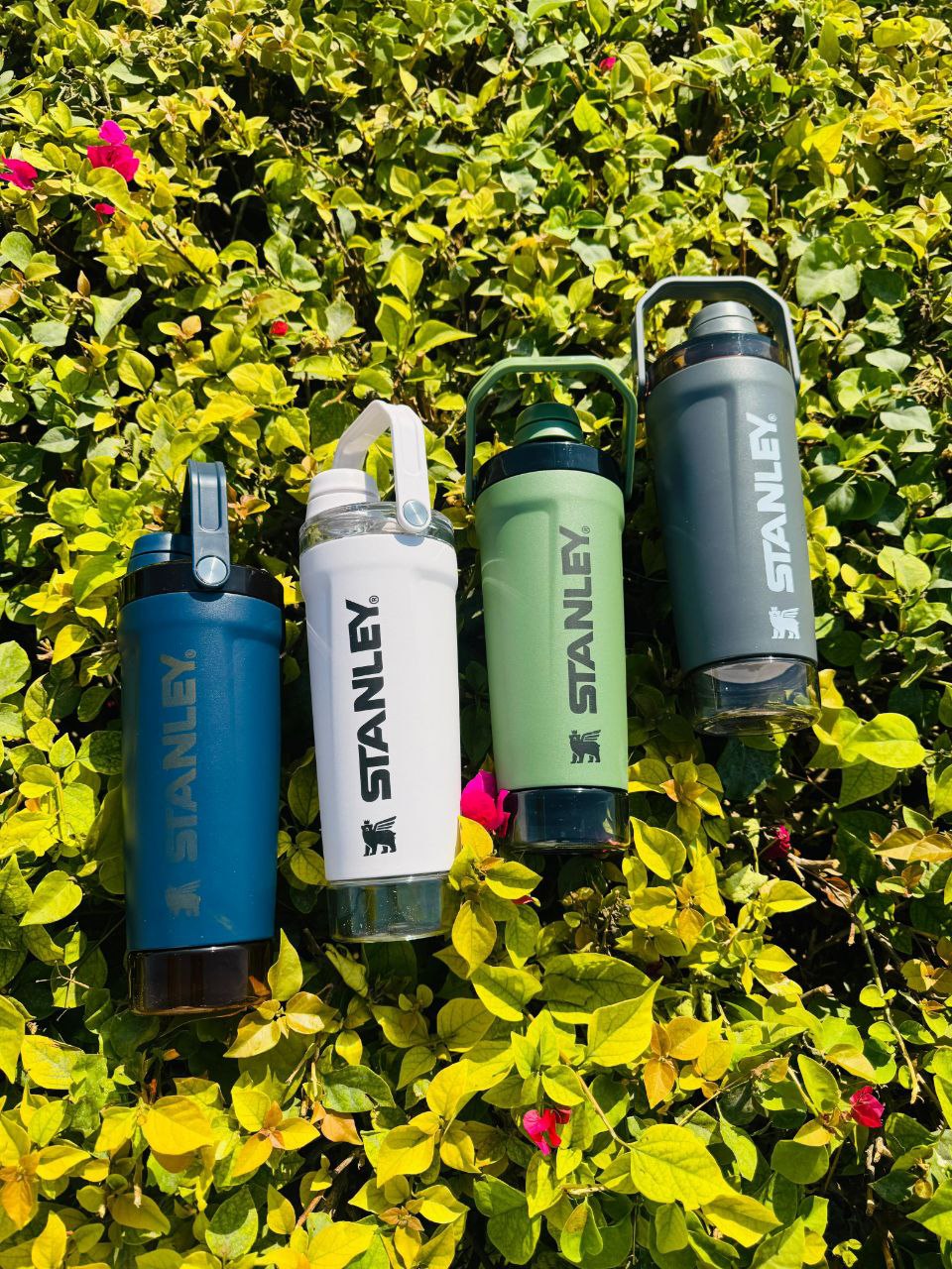 شیکر استنلی ۵۹۰ میلی لیتر مخزن دار مدل Activate Shaker Bottle