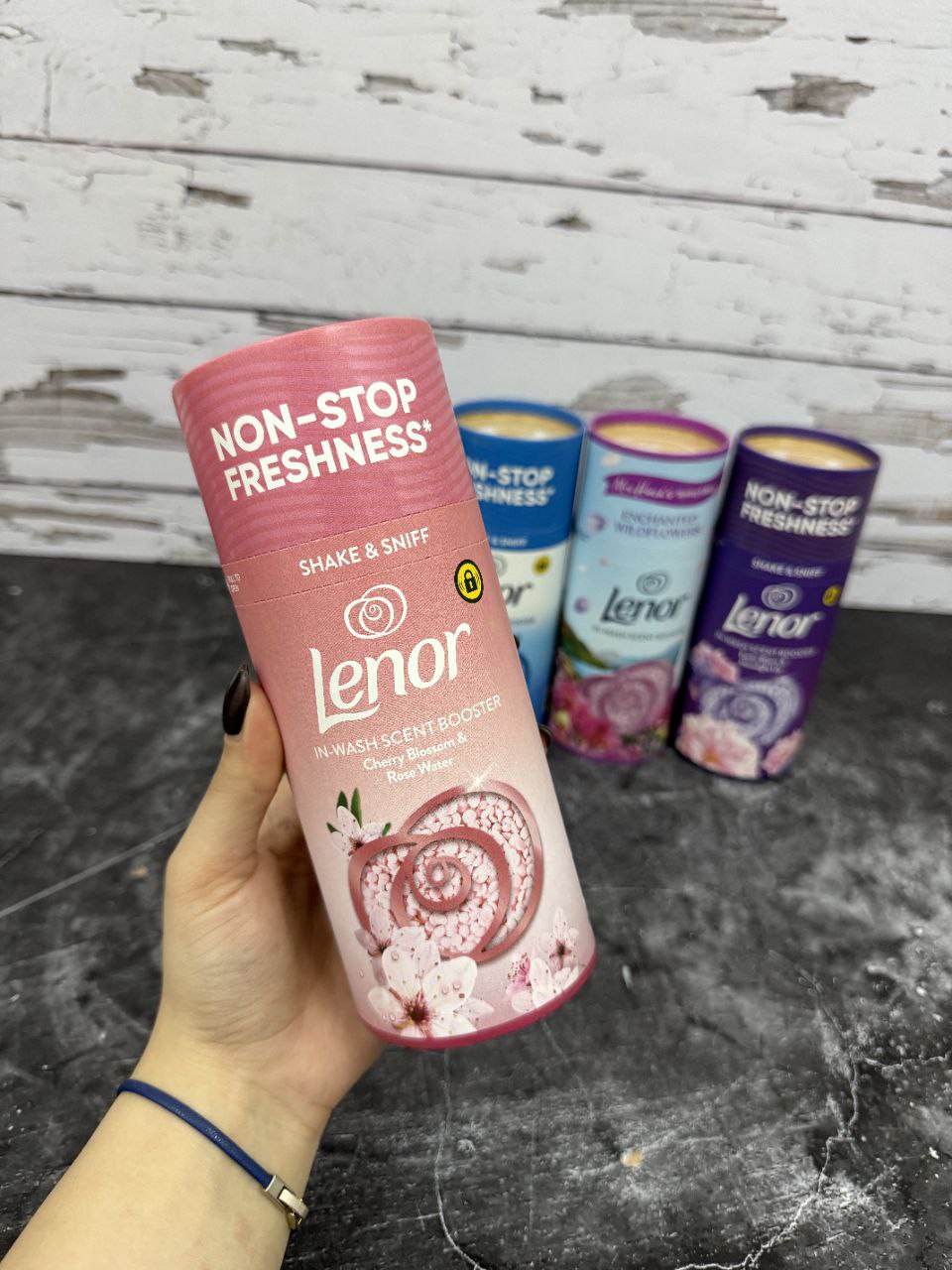 خوشبو کننده لباس لنور Lenor